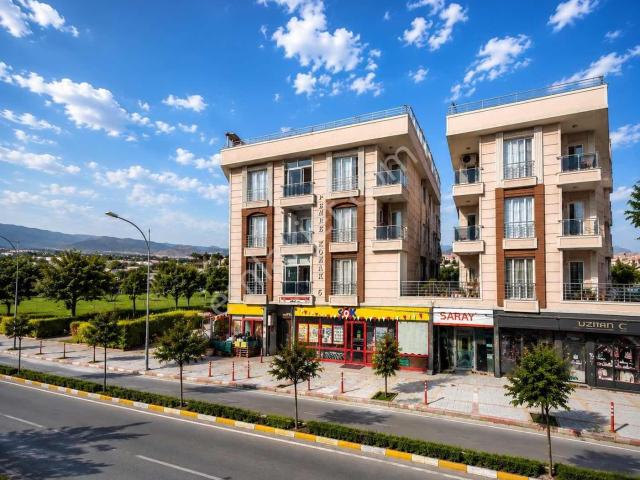 Beylikdüzü Yakupluda Satılık Geniş Teraslı 3+1 Daire