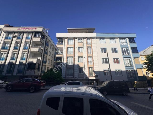 Beylikdüzü'nde Giriş Kat Ön Cephe 1+1 Kapalı Mutfak Daire