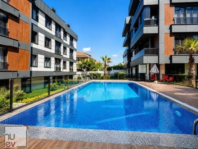 Beylikdüzü'nde Havuzlu Site İçi Geniş M2 3+1 Nuev