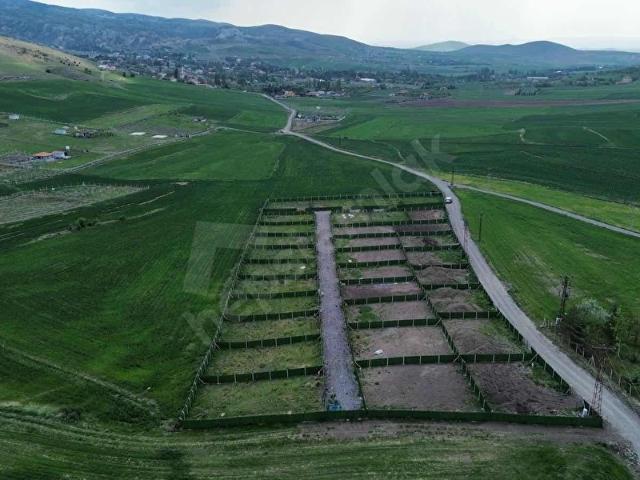 BEYNAM'DA ELEKTRİK SU TEL ÖRGÜLÜ TAPULU SATILIK 488 M2