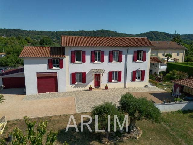 BEYNOST Maison ancienne rénovée, 220m2 au sol,terrain cons
