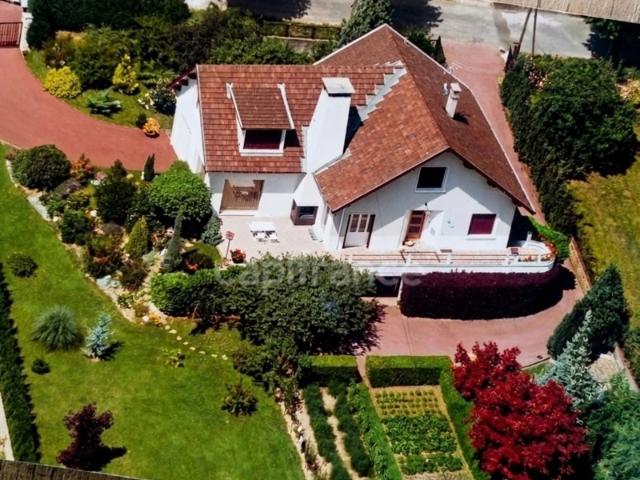 BEYNOST propriété de 223.7m2 habitable avec vue panoramique sur 1800m2 de terrain à vendre 01