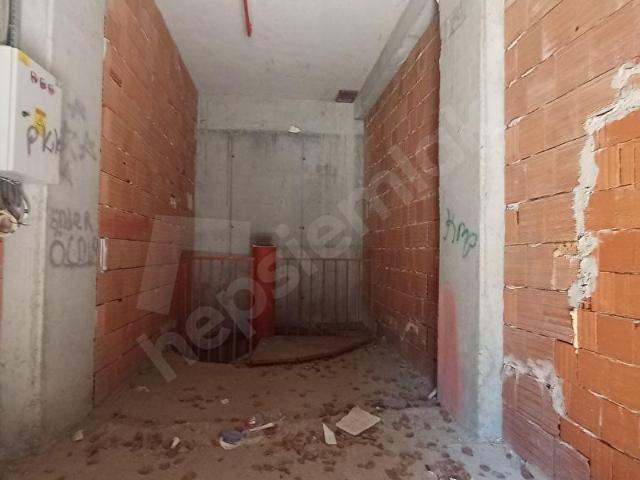 BEYOĞLU FETİHTEPE SATILIK SİTE İÇİNDE NATAMAM DÜKKAN MAĞAZA