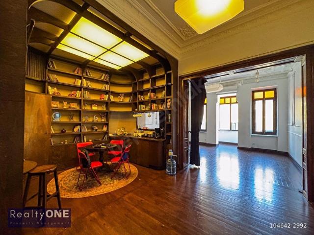 Beyoğlu Kiralık Ofis Asmalı Mescit Tarihi Binada Loft Alan Yüksek Tavan