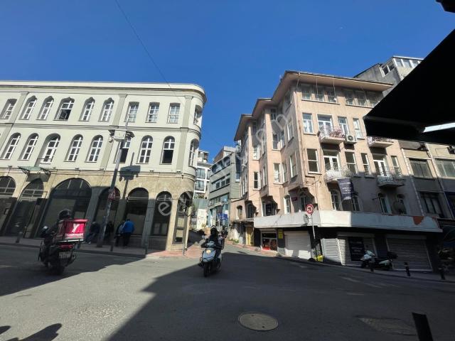 Beyoğlu Tomtom Mahallesi'nde Merkezi Konumda Komple Satılık Bina