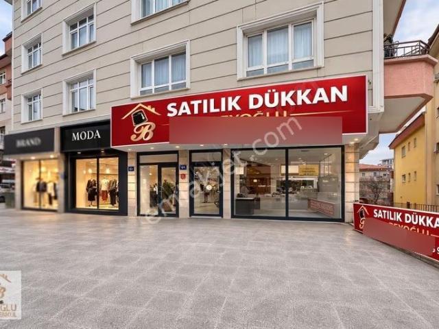 Beyoğlu'ndan Merkezde İşlek Caddede Geniş Cepheli Satılık Dükkan