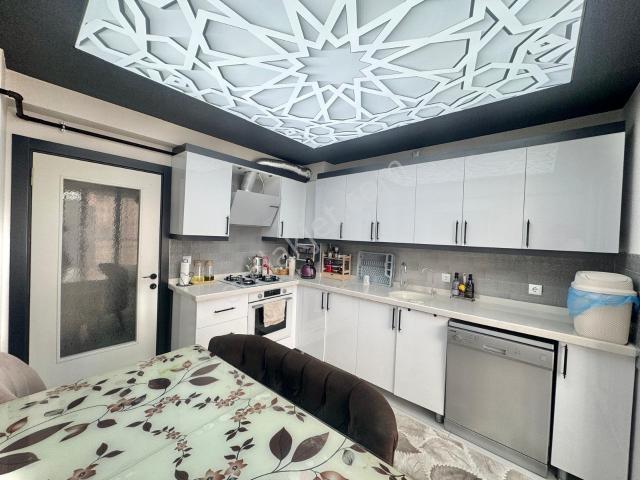 Beyoğlu'ndan Okullar Bölgesinde Asansörlü Geniş 2+1 Fırsat Daire