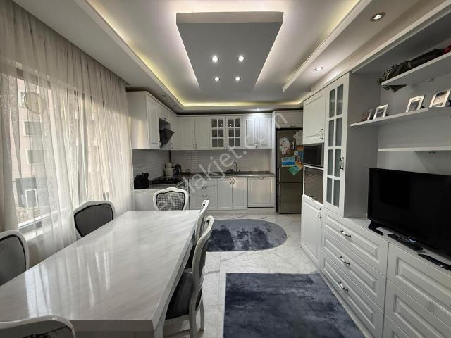 Beyoğlu'ndan Saray Merkezde Site İçerisinde Asansörlü Geniş 4+1