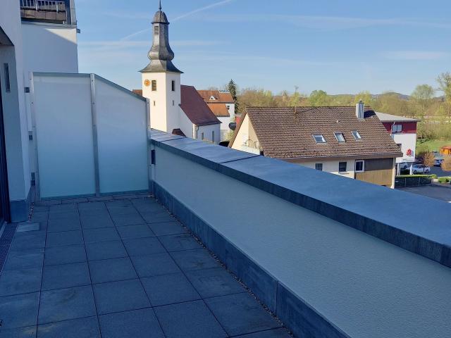 EINZIEHEN VIER ZIMMER WOHNUNG LICHTDURCHFLUTET!