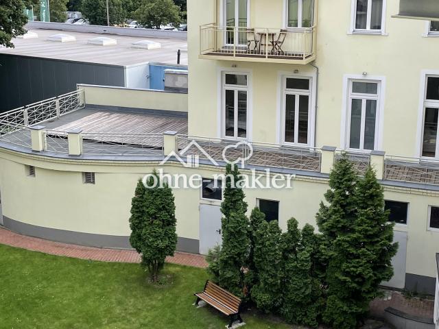 Bezugs und provisonsfreie Altbauwohnung mit großer sonniger Dachterrasse am Nordrand Prenzl Berg