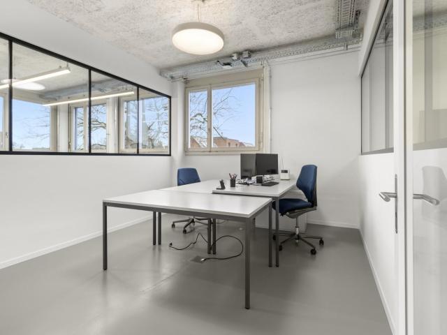 Bezugsbereites möbliertes Büro
