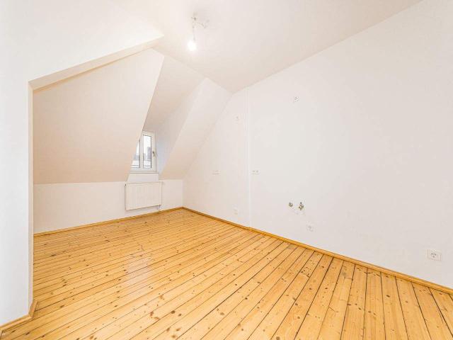 Bezugsfertige 2 Zimmer Dachgeschoss Wohnung in Plagwitz