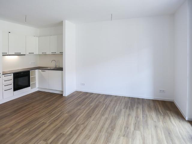 Bezugsfertige 3 Zi. Wohnung mit allerlei Komfort 2 Bäder, 2 Balkone, EBK und Fußbodenheizung