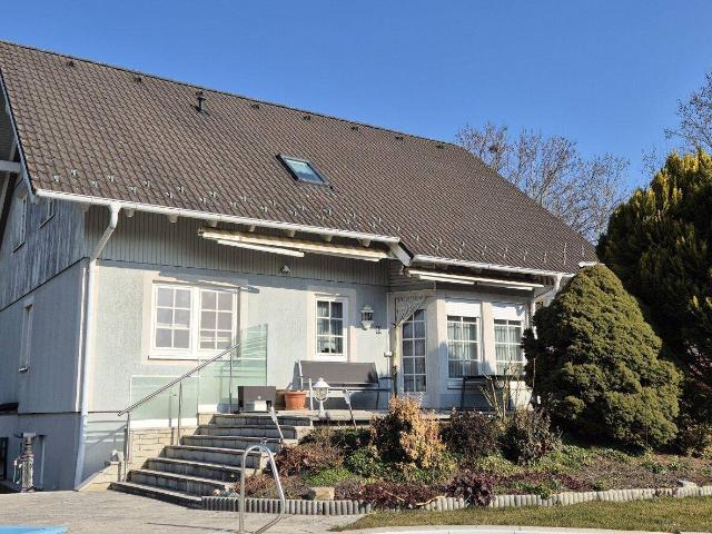 Bezugsfertiges Einfamilienhaus mit Pool