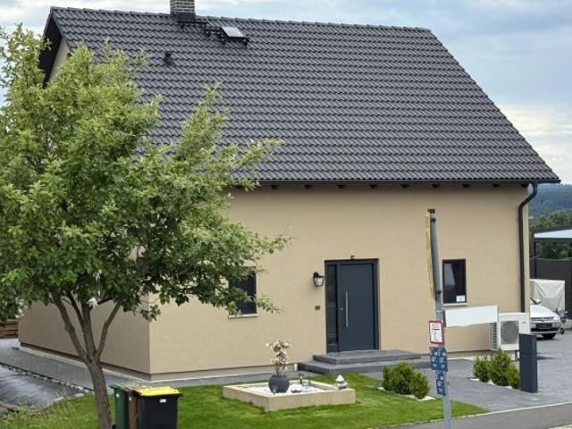 Bezugsfertiges Neubau Einfamilienhaus mit hochwertiger Ausstattung Luxusküche, PV Anlage & Wärmepumpe Effizienzhaus 40