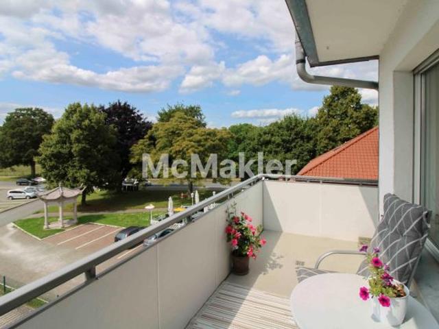 bezugsfrei: Moderne 4 Zimmer Familienwohnung mit Balkon, Garage und Schwimmbad