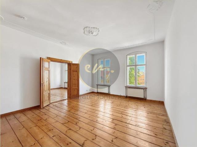 Bezugsfrei: Gefragte Lage, Balkon mit Aus und Weitblick, attraktiver Altbau.