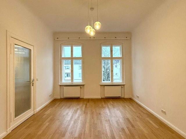 Helle 3 Zimmer Wohnung in Berlin Steglitz mit moderner Wohnküche im ruhigen Altbau mit 3,80 m Deckenhöhe. Stilvoll saniert & gute Raumaufteilung