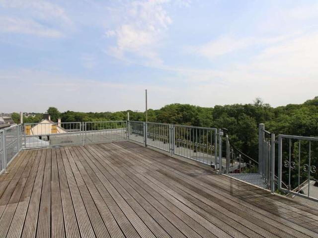 Bezugsfrei: Penthouse mit Loggia und Dachterrasse, einzigartiger Blick über den Clara Zetkin Park
