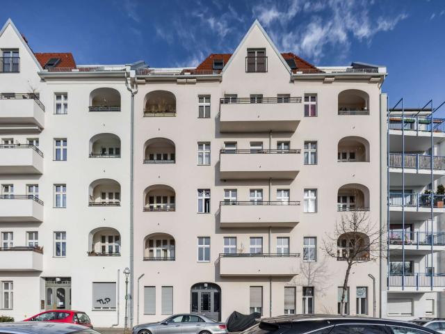 Bezugsfrei werdend Zeitlos schöne Altbauwohnung mit Wasserblick in Bestlage am Landwehrkanal