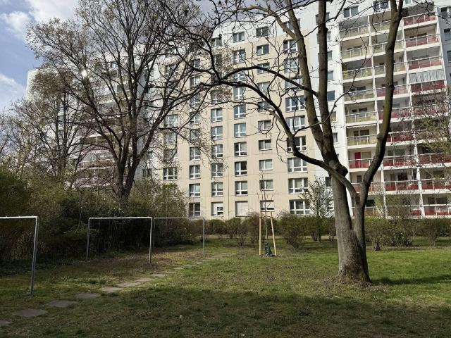 Bezugsfrei zum 09/2025 Sonnige Balkon Wohnung in zentraler Wohnlage *Wannenbad