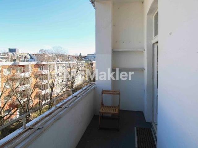 Bezugsfrei! 2 Zimmer Altbauwohnung mit großem Balkon in Berlin Steglitz