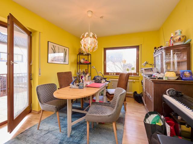 bezugsfreie 4 Zi. Eigentumswohnung mit Garage, Stellplatz, Loggia in bester Lage von Dreieichenhain