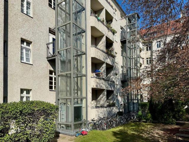 Bezugsfreie 1,5 Zimmer Eigentumswohnung kaufen in Berlin Prenzlauer Berg, ca. 54 m², sonniger Balkon