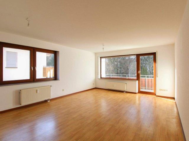 Bezugsfreie 3 Zimmer Wohnung mit Balkon und Garage in ruhiger Lage