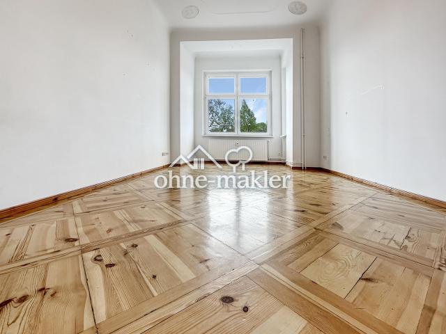 Bezugsfreie 3,5 Zim. Wohnung ggü. Weißem See, 2 Balkone, Stuck, seltener Holzboden
