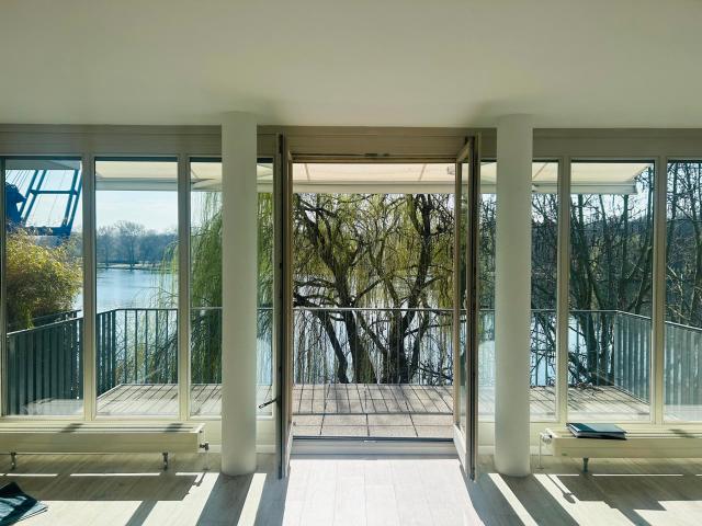 bezugsfreie Traumwohnung mit Stellplatz in Bestlage mit Blick auf die Spree