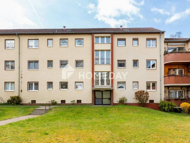 Bezugsfreie und gepflegte 3 Zimmer Wohnung mit Loggia in ruhiger Lage
