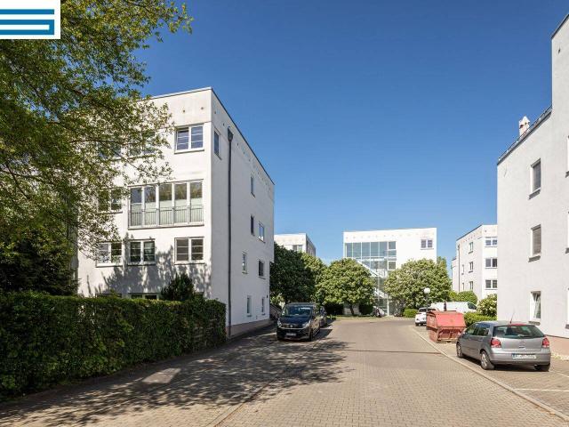 Bezugsfreie Zweizimmerwohnung mit Wintergarten im Süden von Berlin mit Stellplatz
