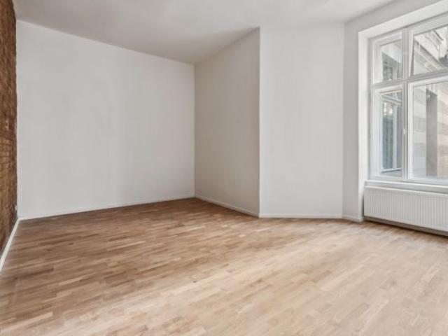 Bezugsfreie & geräumige 3 Zimmer Wohnung im Schillerkiez