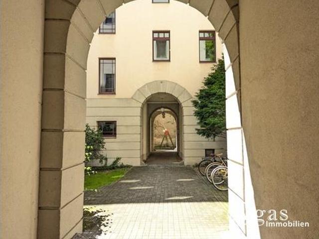 Bezugsfreie Maisonette Wohnung mit Fahrstuhl im 2. Hinterhof in Berlin Mitte