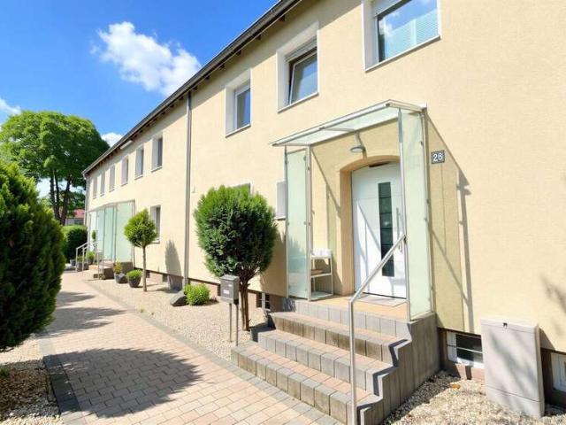 Bezugsfreie Reihenhaushälfte mit Vollausstattung, moderner Küche, Jacuzzi, Fitnessraum & Garten