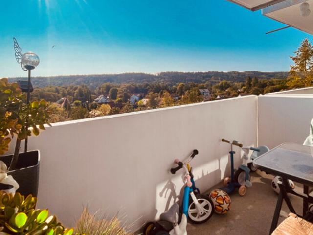 bezugsfreie, sonnige 4 Zi. Wohnung, 8.OG mit Panoramablick von zwei Süd Balkonen in FFB Buchenau
