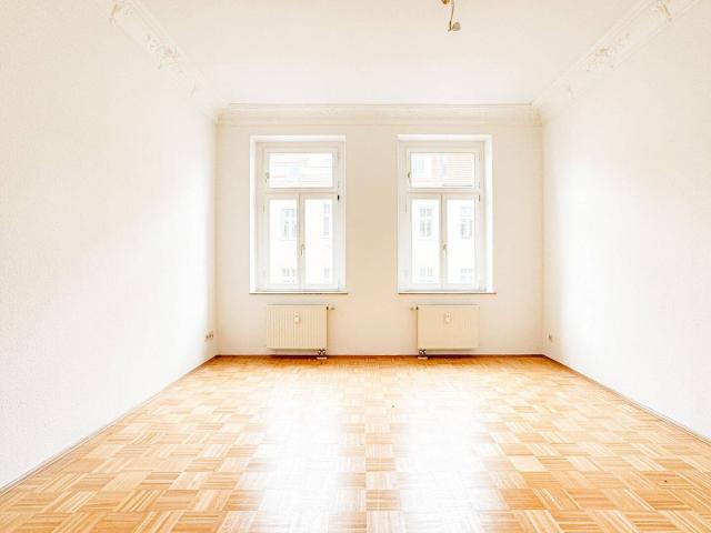 BEZUGSFREIES STADTREFUGIUM 3 Raum Wohnung mit Balkon, Stuck und Parkett in Bestlage