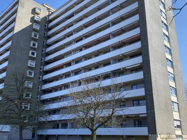 Bezahlbare Wohnung mit großem Balkon und KFZ Stellplatz!