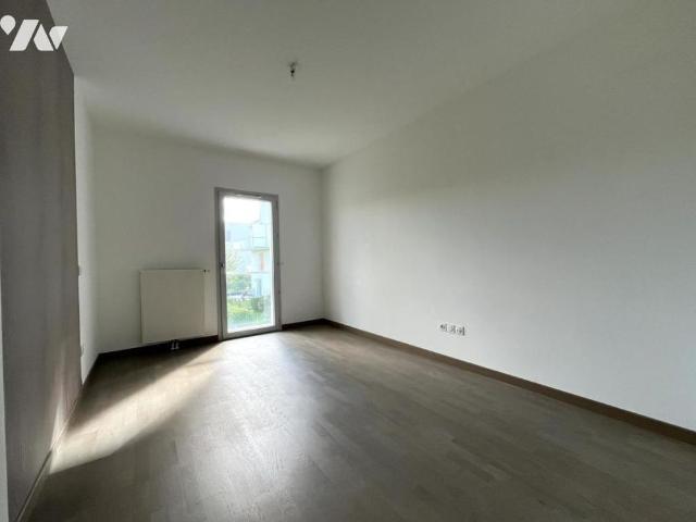 BEZANNES T3 avec terrasse vue golf