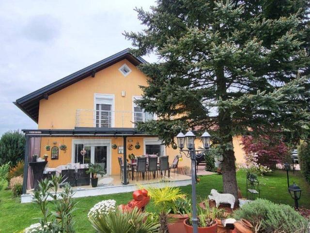 Bezauberndes Einfamilienhaus mit Gartenidylle