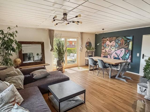 Beziehbare 3 Zimmer Eigentumswohnung mit großer Terrasse und Garten in Dottingen