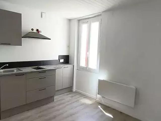 Béziers 34500 Location appartement 1 pièce t1 au dernier étage