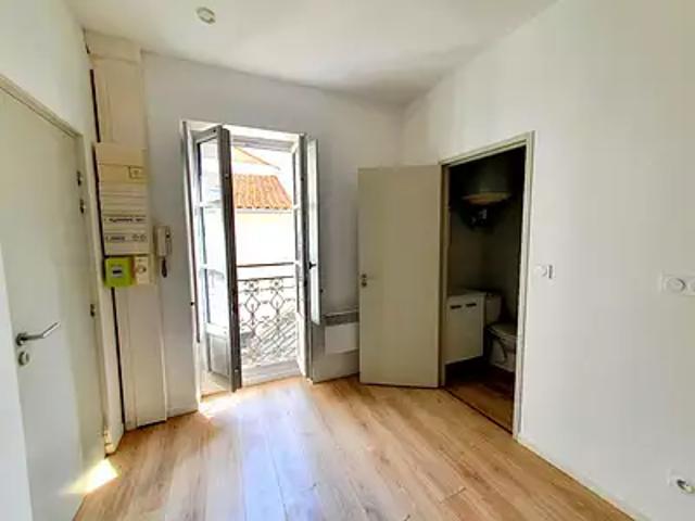 Béziers 34500 Location appartement 1 pièce t1 au dernier étage