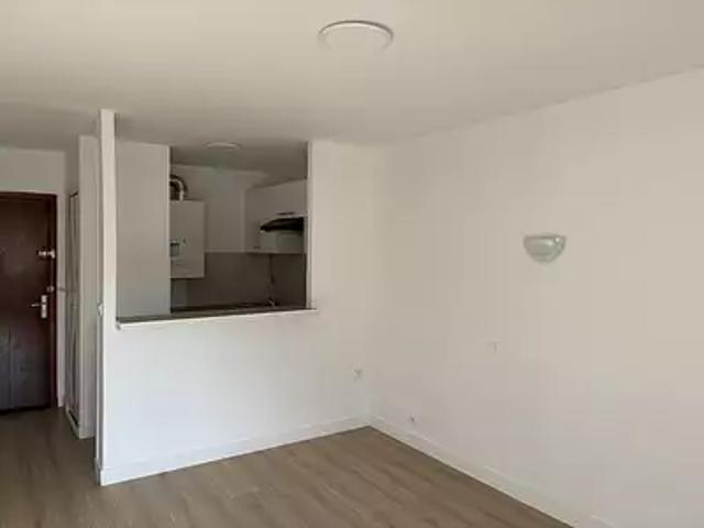 Béziers 34500 Location appartement 2 pièces t2 au dernier étage balcon