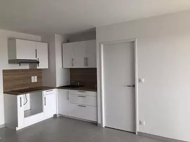 Béziers 34500 Location appartement 2 pièces t2 au dernier étage terrasse