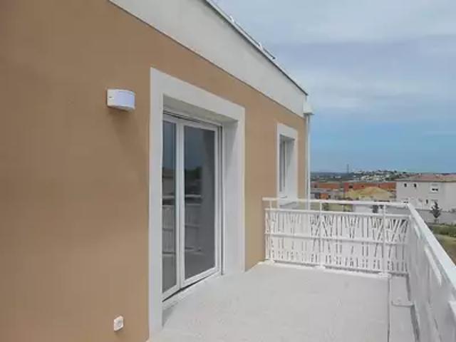Béziers 34500 Location appartement 2 pièces t2 au dernier étage terrasse