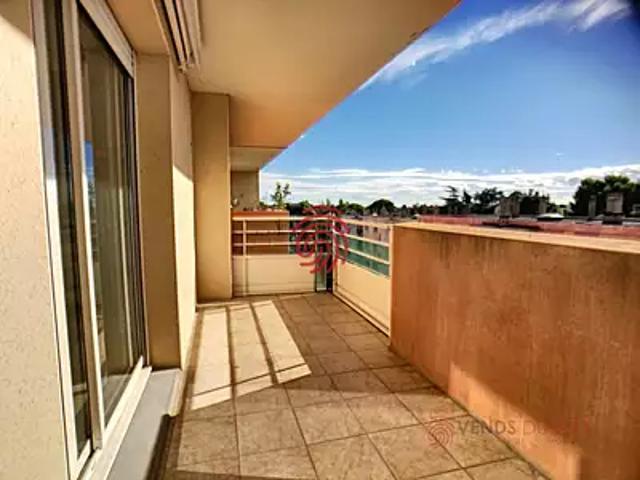 Béziers 34500 Location appartement 2 pièces t2 au dernier étage terrasse