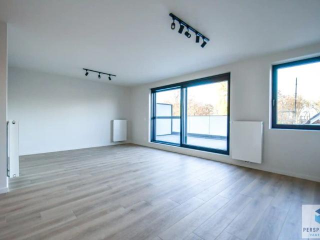 BEZOEKMOMENT WOENSDAG 10/06 VAN 16U30 TOT 18U | RECENT ENERGIEZUINIG APPARTEMENT met TERRAS & AUTOSTAANPLAATS
