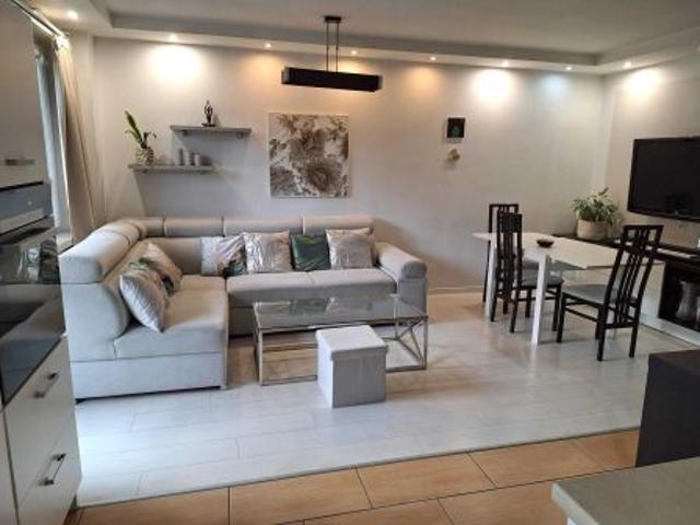 Bezpośrednio, Dąbrowa Górnicza, ul. ks. Augustynika, 76 m² Mieszkanie